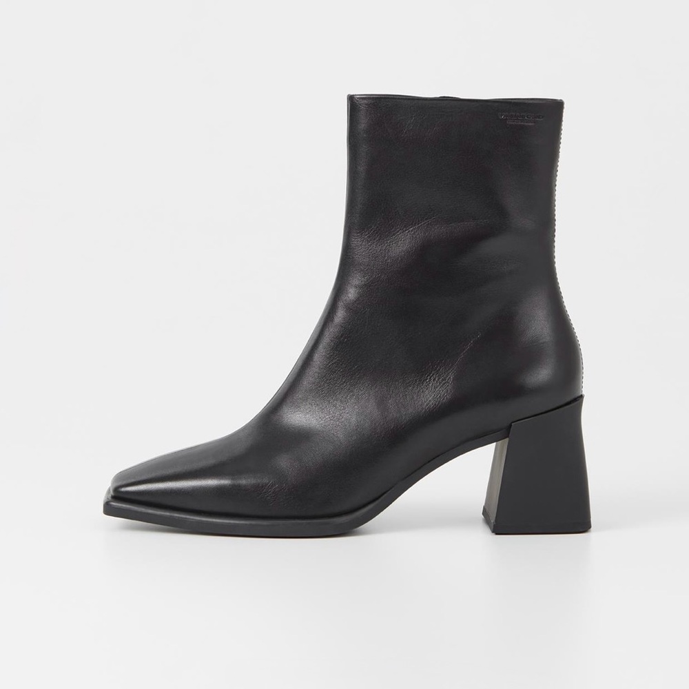 Hedda Classic Black Ankle Boots